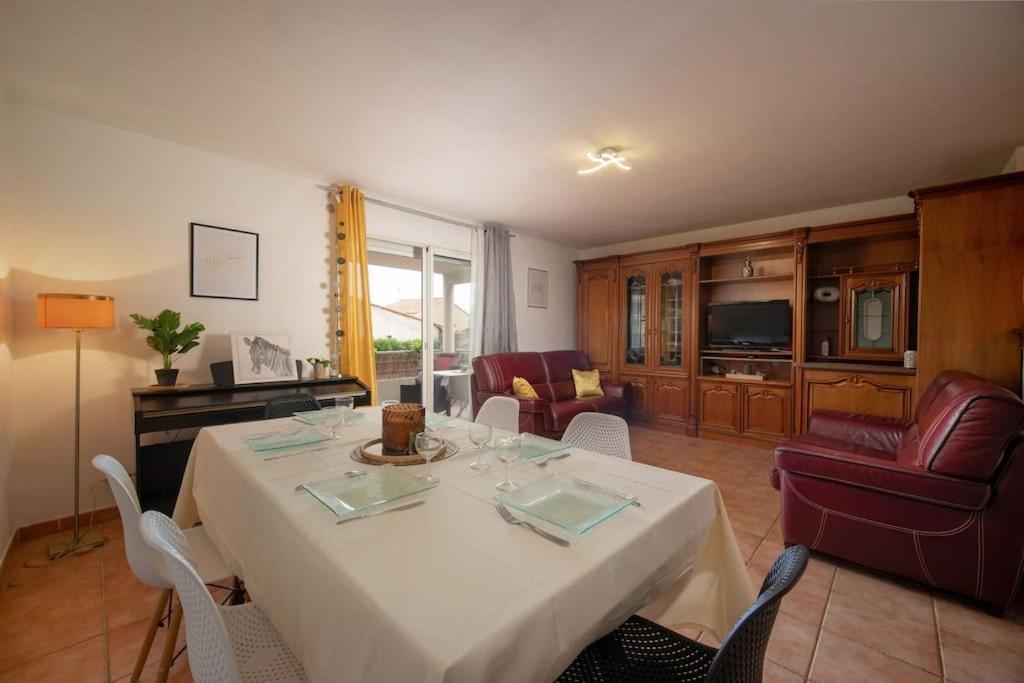 Appartement Tout Equipe Terrasse Et Parking Prive Marseilles Buitenkant foto